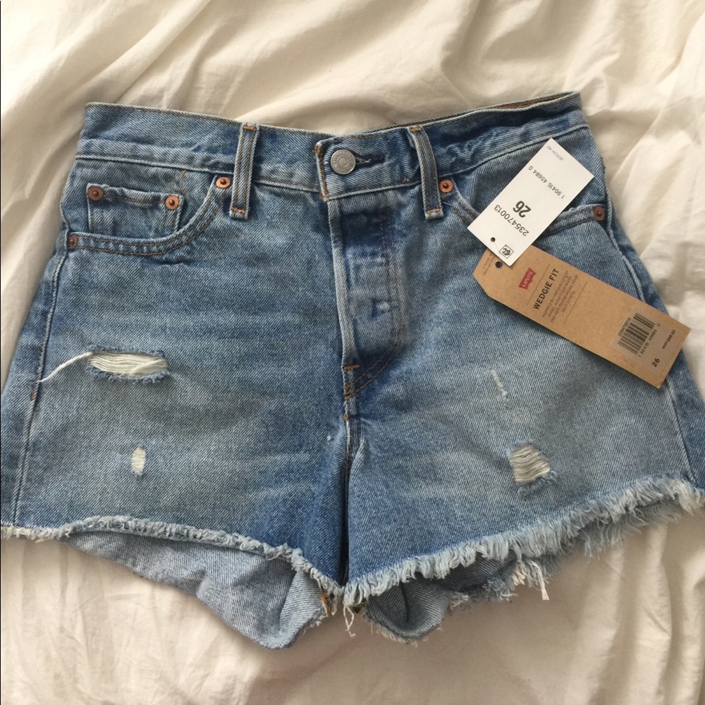 Levi’s High Rise Jean Shorts NWT